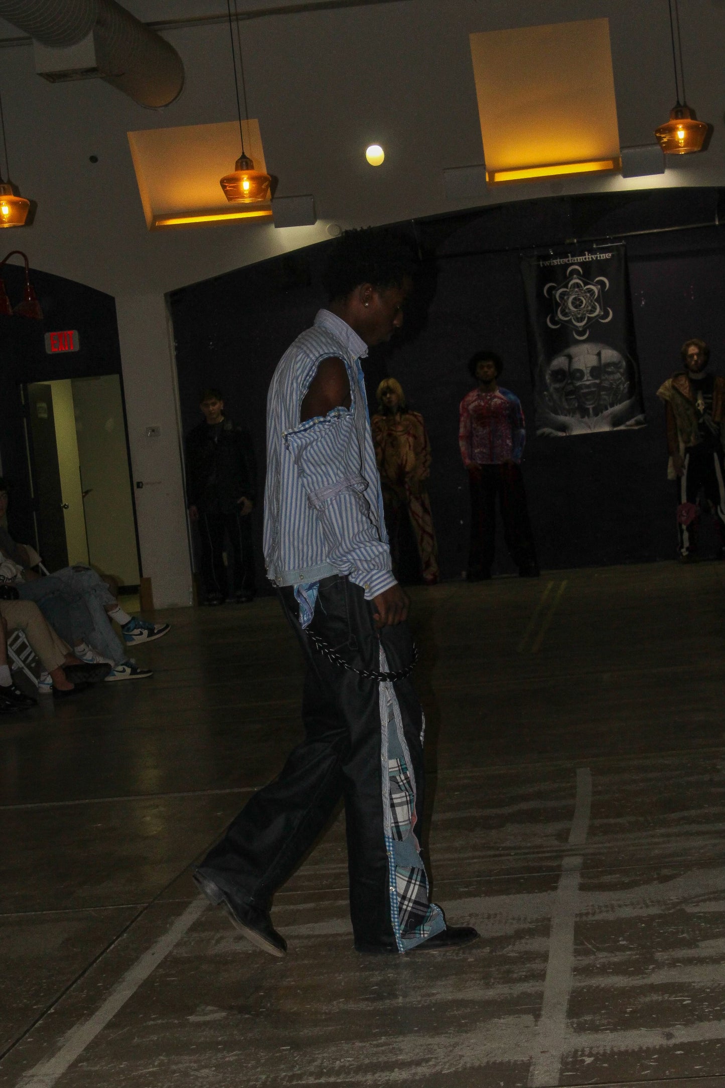perception button trousers